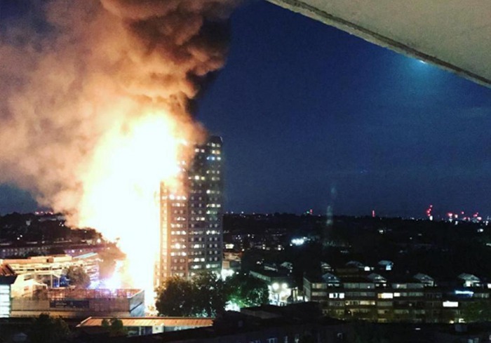 英國(guó)20余層公寓大火1 英國(guó)20余層公寓大火1